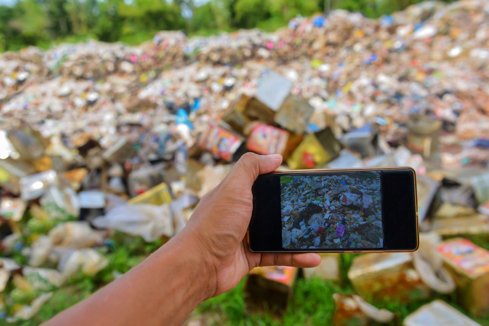 Pollutant Associated With High Tech Gadgets in Landfills